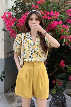 Mode Zara, Wide Leg Shorts, Shorts Sets, Puff Sleeve Shirt, Short Puff Sleeve, Casual Day Outfits, Elegante Casual, Sweet Floral, Puff Sleeve Blouse