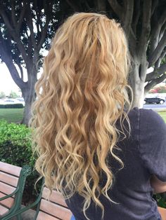 Blonde Wavy Hair, Vacation Hairstyles, Blonde Curly Hair, Blonde Hair Inspiration, Blonde Hair Looks, Hair Stylies, Hair Inspo Color, Long Curly, Beach Hair