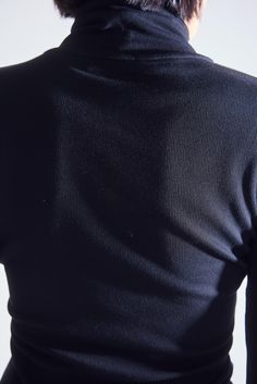 Made from premium ribbed fabric, this turtleneck sweater offers a luxurious feel against the skin. The ribbed texture adds depth to its design while providing a flattering and form-fitting silhouette that accentuates your curves in all the right places. Turtleneck Stretchy jersey Fitted Lightweight