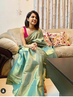 Kancheepuram Blouse Designs, Silk Saree Blouse Designs Sleeveless, Kanjeevaram Saree Look, Kanjeevaram Blouse Designs, Malayali Saree, Kancheepuram Saree, Kancheepuram Silk Saree, Sleeveless Saree, Formal Saree