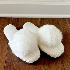 Nwt Ariana Bohling White Alpaca Slippers With Genuine Leather Sole. Upper: 30% Alpaca 70% Wool Pompom: 100% Alpaca Lining: 100% Polyester Sole: 100% Cow Suede These Slippers Are Individually Handmade In Peru With Locally Sourced Material And Alpaca. Not Only Will These Slippers Warm Your Feet, But They Will Enrich The Lives Of The People Who Made Them. Smoke Free Home. Wool Pompom, Alpaca Slippers, White Alpaca, Warm Slippers, Alpaca, Peru, Cow, Pom Pom, Genuine Leather