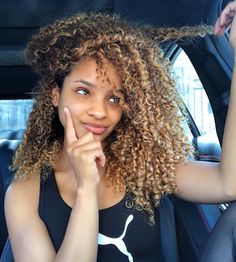 Blonde Highlights 4c Natural Hair, Honey Blonde Curly Hair Black Women, Curly Blonde Hair Black Women, Honey Blonde Afro, Hombre Hair, Curly Highlights, Catfish Girl