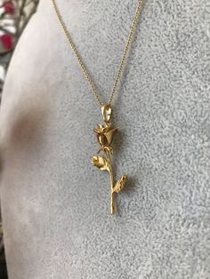 "Gorgeous Rose Necklace! You choose a 16\" or 18\" delicate yet sturdy 14k gold filled chain that holds a detailed rose pendant. (Length pictured is 18\"). On trend, it's my new favorite piece I haven't taken off! Charm measures roughly 17 mm x 40 mm and is 24k gold filled over copper. Excellent detail in this tiny piece! Arrives in a gift box! *if you need an item sooner, please message me! I am happy to ship sooner if I'm able to ❤️" Golden Rose Necklace, Rose Gold Jewelry Aesthetic, Gold Rose Necklace, Belle Necklace, Long Stem Rose, خواتم خطوبة, Gold Pendent, Fancy Jewelry Necklace, Pretty Jewelry Necklaces