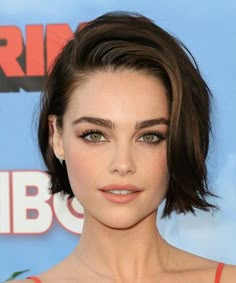 Short Hair Green Eyes, Brunette Green Eyes, Short Dark Hair, Short Brown Hair, Chin Length Hair, Brown Hair Brown Eyes, Sleek Hairstyles, Bob Hair, Short Bob Hairstyles