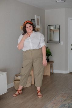 Cargo Pants Outfit Plus Size, Green Trousers Outfit, Trousers Outfit Casual, Semi Formal Outfits For Women, Button Down Outfit, Khaki Pants Outfit, White Pants Outfit, Pajama Bottoms Womens, Formal Wear Women