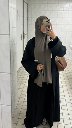 Modest Hijabi Outfits, Stile Hijab, Modest Outfit Ideas, Modest Outfit, Modest Fits, Hijabi Aesthetic, Modesty Fashion, Muslimah Aesthetic