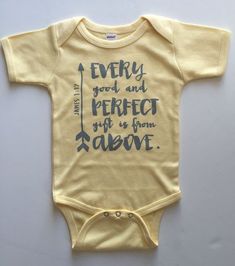 Every Good And Perfect Gift, Sweet Photo, Funny Onesies, Baby Sleep Problems, Baby Arrival, Photo Op, Baby Hacks, Baby Things