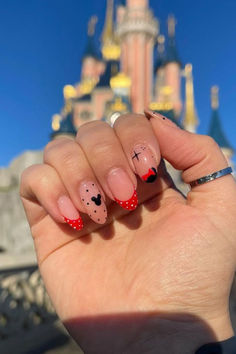 Disney Nails with French tips and Mickey Mouse nail art Valentines Disney Nails, Disney Nails Red, Red Disney Nails, Disneyland Clothes, Mickey And Minnie Nails, Mickey Mouse Nail Design, Simple Disney Nails, Disney World Nails, Minnie Nails