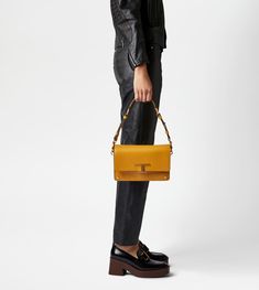 Bag in elegant leather with a Tod's T Timeless metal accessory, branded rivets, and an adjustable and removable handle. Tods Bag, Androgynous Style, Area Codes, Metal Accessories, Black Shoulder Bag, Rivets, Body Bag, Mini Bag, Shoulder Bags