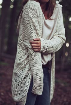 Cozy Knits White Crochet Cardigan, Sweater And Jeans, The Cardigans, Pullover Mode, Winter Mode, The Oc, Pinterest Closet, Autumn Fashion Casual, Carrie Bradshaw