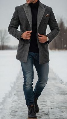 Upgrade your winter wardrobe with these chic and practical men's fashion ideas. Embrace the season in style, combining warmth and versatility for every occasion. Mens Outfits Over 50, Formal Winter Outfits Men, Mens Dinner Outfit Casual, Fall Outfits Classy, Turtleneck And Blazer, Men's Winter Fashion, Winter Fashion Ideas, Formal Winter Outfits, Sweaters For Fall