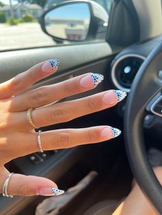 Blue And White Tip Nails, Mail Designs For Vacation, Almond Nails With Blue Design, Nails Inspo Aesthetic Summer, Aesthetic Nail Designs French Tip, White And Blue Design Nails, French Blue And White Nails, White French With Blue Design, White French Tip Nails With Blue Design