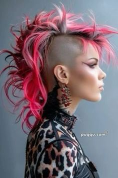 Mohawk Color Ideas, Punk Hairstyles Women, Mohawk For Women, Punk Hair Women, Mohawk Woman, Punk Haircuts, Fun Haircuts, Female Mohawk