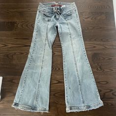 Bell Bottom Jeans 70s, Bottom Jeans, Bell Bottom, Look Cool, Passion For Fashion, Aesthetic Clothes