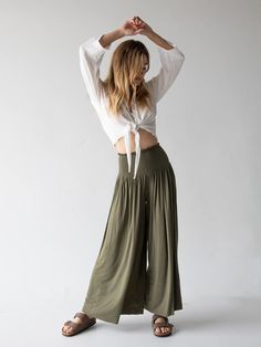 The most comfy & flattering waistband and wide-leg silhouette! Black Palazzo Pants, Palazzo Pant, Wide Leg Palazzo Pants, Comfy Pants, Natural Life, Bohemian Clothes, Easy Knitting, Palazzo Pants, Raw Edge