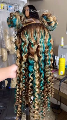 Braided Color Hairstyles, Creative Bleached Hair, Colorful Sew In, Sza Hair Curly, Dyed Curly Hair Blue, Two Hair Color Ideas, Braids For Straight Hair, Sza Hairstyles, Sza Snooze