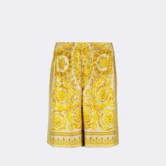 Short Barocco en soie Versace pour homme. Versace Skirt, Long Cut, Silk Shorts, Yellow Fabric, Versace Men, Matching Shirts, In Style, Versace, Elastic Waist