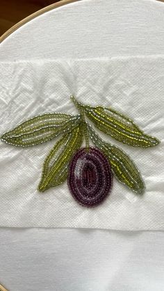 Beaded Flower Embroidery, Bead Embroidery Ideas, Embroidery Hoop Art Diy, Basic Hand Embroidery Stitches, Clothes Embroidery Diy, Diy Bead Embroidery, Tambour Embroidery, Beadwork Embroidery, Upcycle Sewing