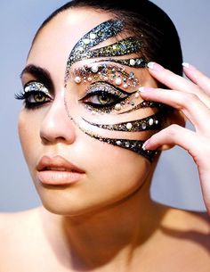 Space Themed Makeup Looks, Mehron Makeup Looks, Painting Makeup Art, Fantasy Makeup Look, Fantasy Make Up Ideas Creative, Creative Makeup Ideas Art Inspiration, Fantasy Makeup Ideas Creative, Stage Makeup Theatre, Artistic Makeup Creative