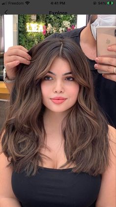 Brunette Balayage Hair Wedding, Balayage On Curtain Bangs, Shirt Hair With Wispy Bangs, Chocolate Carmel Hair Color, Popular Brown Hair Colors, Medium Brown Babylights, Hair Cuts Medium Length Round Face, Neutral Medium Brown Balayage, Brown Midlength Haircuts