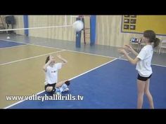 Basic Setting in Volleyball fingerslag sittende. partner kaster Sitting Volleyball Drills, Volleyball Partner Drills, How To Set Better In Volleyball, How To Set A Volleyball, Setting In Volleyball, Elementary Volleyball, Beginner Volleyball, Volleyball Setting, Setting Drills