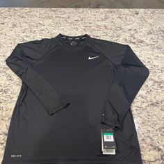 Brand New!!! Basketball Sleeve Nike, Black Long Sleeve Sports Shirt, Black Nike Shirt, Nike Wear, Maroon Nike, Nike Long Sleeve Shirt, Shirts Nike, Mens Athletic Wear, Athletic Clothes