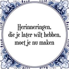 a blue and white frame with the words in german