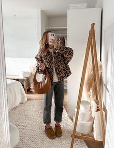 Leopard Print Jacket Outfit, Leopard Jacket Outfit, Printed Tights Outfit, Print Jacket Outfit, Leopard Print Tights, Chica Chola, Comfy Summer Outfits, Leopard Print Outfits, Latina Outfits