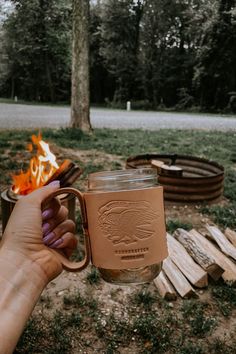 Camping mug in front of campfire / Fall camping Hunkergoods.com Aesthetic Camping, Mug Ideas, Craft Coffee, Bourbon Drinks, Fall Camping, Camping Aesthetic, Camp Mug, Coffee Crafts, Camping Mug