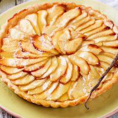 an apple pie on a yellow plate with the words how to make french apple pie