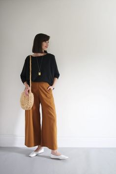 Cullotes Pants Outfit, Brown Wide Leg Pants Outfit, Wide Pants Outfit, Mustard Pants, Outfit Modest, Wide Leg Pants Outfit, Brown Flares, Haori Jacket, Wide Leg Pants Outfits