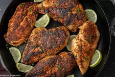 Blackened chicken - how to make the best blackened chicken recipe Baked Blackened Chicken, Easy Blackened Chicken, Pan Grilled Chicken, Blackened Chicken Recipe, Grilled Chicken Breast Recipes, Grilled Chicken Tenders, Chicken Skillet Recipes, Chicken Skillet, Blackened Chicken