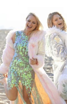 Happy festival vibes to you all! Festival night outfit costume ideas Festival Night Outfit, Faux Fur Outfit, Faux Fur Fashion, Outfit Costume, Coachella Outfit, Fashion Portfolio, Festival Vibes, Faux Fur Fabric, Fall Coat