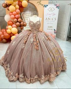 Floral Sweet 16, فستان زهري, Xv Dresses, Sweet 15 Party Ideas Quinceanera, Sweet 15 Party Ideas, Quinceanera Themes Dresses, Quinceñera Dresses, 15 Dresses Quinceanera, Robes D'occasion