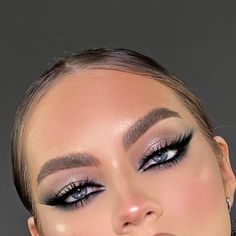 Makeup Looks Black, Bday Makeup Ideas, Haloween Mackup Ideas, Black And Silver Outfit, Makeup Event, Maquillage On Fleek, Drag Make-up, Event Makeup, Eye Makeup Pictures