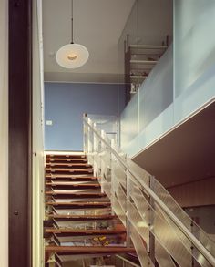 Fougeron Architecture have designed the 1532 House in San Francisco, California San Francisco Houses, Stair Lighting, Modern Stairs, Bedroom Pictures, Modern Staircase, Space Architecture, Fence Design, Staircase Design