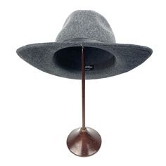 Man and woman fedora hat made of wool felt with wide brim in a beautiful faded grayscale. You can choose the trim between a grosgrain ribbon or a real leather belt finish The measurements in centimeters are 36 x 34. Brim length 9.5. (These measurements may vary slightly depending on the size of the hat) For its elaboration we only use hoods and capelines of resistant wool felt of very good quality. In our workshop in the Pyrenees we sew and make one by one our hats with wooden molds of our own d Modern Wide Brim Fedora For Winter, Modern Brimmed Winter Fedora, Winter Felt Fedora With Curved Brim, Gray Fedora Hat For Winter, Classic Gray Fedora With Curved Brim, Winter Wide Brim Fur Felt Fedora, Modern Wide Brim Felt Hat For Winter, Classic Gray Fedora Hat, Gray Wide Brim Fitted Felt Hat