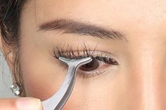 Eyelash Placement, Eyeshadow Tricks, Apply Eyelashes, Fake Eyelashes Applying, Eyelash Extensions Aftercare