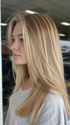 Haircuts For Blonde Long Hair, Fade To Blonde Hair, Long Layers On Blonde Hair, Blonde Highlights Color Ideas, Cute Haircuts For Blondes, Honey Blonde Hair With Blonde Highlights, Highlights On Honey Blonde Hair, Blonde Hair Inspo Highlights, Little Blonde Highlights