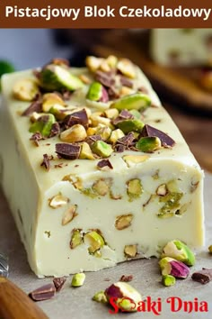 pistacjoy blok cekelladowy is an easy and delicious dessert