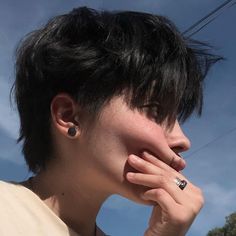 Undercuts Masculine, Short Hair Above Ears, Short Grunge Haircuts Men, Non Binary Hairstyles, Short Asian Hair, Ftm Haircuts