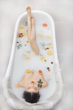 Woman In Bathtub Reference, Tub Photoshoot Ideas, Girl In Bathtub, Tub Photoshoot, Bathtub Illustration, Bathroom Illustration, Bathtub Pictures