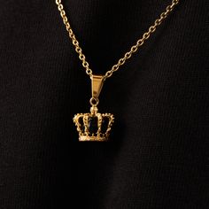 Your kingdom. Your rules. A solid onyx stone sits encased within an intricate 18K Gold crown, marking it as one of our most detailed and must-have pendants to date. This piece boasts ultra-durable, scratch-resistant plating and hangs regally upon a 3mm Gold Link Chain - a true standout of the King's Collection. For a seamless look, effortlessly stack it alongside the 18K Gold Crown Band Ring and any Gold Bracelet of your choice. Included: Full Lifetime Warranty ✓ 18K Gold & 316L Stainless Steel✓ Regal Gold Necklace For Gift, Regal Gold Jewelry Gift, Elegant Crown Pendant Jewelry, Regal Gold Jewelry For Formal Occasion, Royal Gold Jewelry For Formal Occasions, Luxury Round Crown Design Jewelry, Crown Design Pendant Jewelry As Gift, Crown Design Pendant Jewelry For Gifts, Luxury Crown Design Gold Jewelry