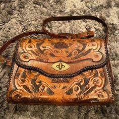 Vintage Meeker Made Tooled Leather Handbag / Purse With Floral Designs Western Purses, Bags Vintage, Tooled Leather, Handbag Purse, Leather Tooling, Floral Designs, Leather Handbag, Leather Handbags, Crossbody Bags