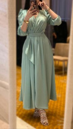 Long Sleeves Prom Dresses, Stile Hijab, Soiree Dress, Simple Prom Dress, Muslim Fashion Dress, Prom Dresses Vintage, Muslim Fashion Outfits, Elegante Casual, Prom Dresses With Sleeves