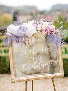 Wedding decoration with pastel flowers to welcome Lavender Style Wedding, Lilac And Blush Wedding Theme, Ivory And Lilac Wedding, Pastel Pink And Lilac Wedding, Wedding Light Purple Theme, Light Purple Wedding Inspiration, Lilac And White Wedding Decor, Wedding Themes Lilac, White And Lavender Wedding Decorations