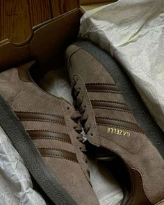 Brown Adidas, Dr Shoes, Shoe Wishlist, Sneakers Mode, Shoe Inspo, Aesthetic Shoes, Mode Ootd, Adidas Gazelle