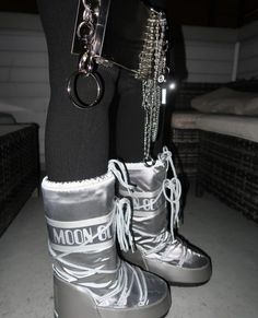 Silver Moon Boots, Moon Boot Outfit, Chrome Boots, Space Boots, Boots Aesthetic, Cute Mixed Babies, Space Fashion, Birthday Fits