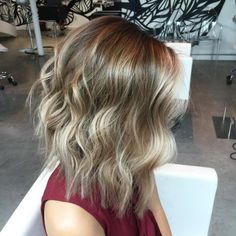 long layered brown blonde balayage bob Haircut For Thick Wavy Hair, Long Messy Bob, Messy Bob Haircut, Blonde Balayage Bob, Brown To Blonde Balayage, The Right Hairstyles, Balayage Bob, Messy Bob Hairstyles, Messy Bob