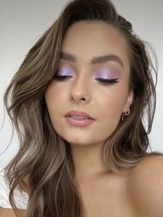 Purple Natural Eye Makeup, Natural Glam Makeup Purple, Lilac Purple Eyeshadow Looks, Eye Makeup For A Purple Dress, Lilac Prom Dress Makeup, Wedding Makeup Lilac, Makeup For Lilac Outfit, Prom Eye Makeup For Purple Dress, Lavander Makeup Prom